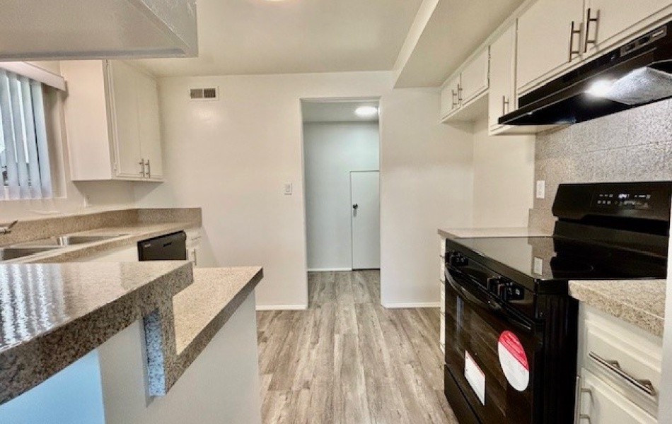 16531 Alliance, CA 92780, 2 Bedrooms Bedrooms, ,2 BathroomsBathrooms,Apartment,For Rent,Alliance,1096
