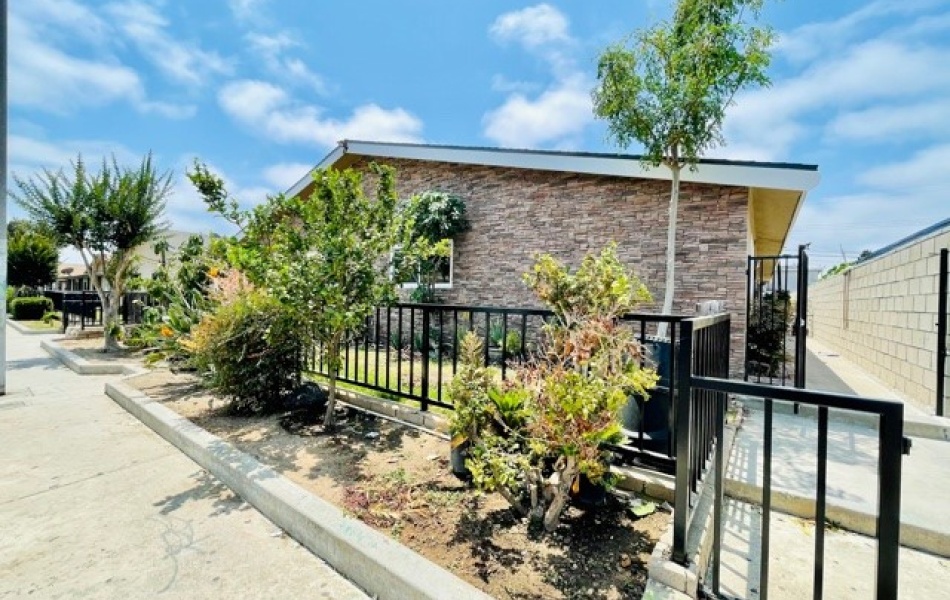 17381 Jacquelyn Lane, Huntington Beach, CA 92647, 2 Bedrooms Bedrooms, ,1 BathroomBathrooms,Apartment,For Rent,Jacquelyn Lane Courtyard,Jacquelyn Lane,1100