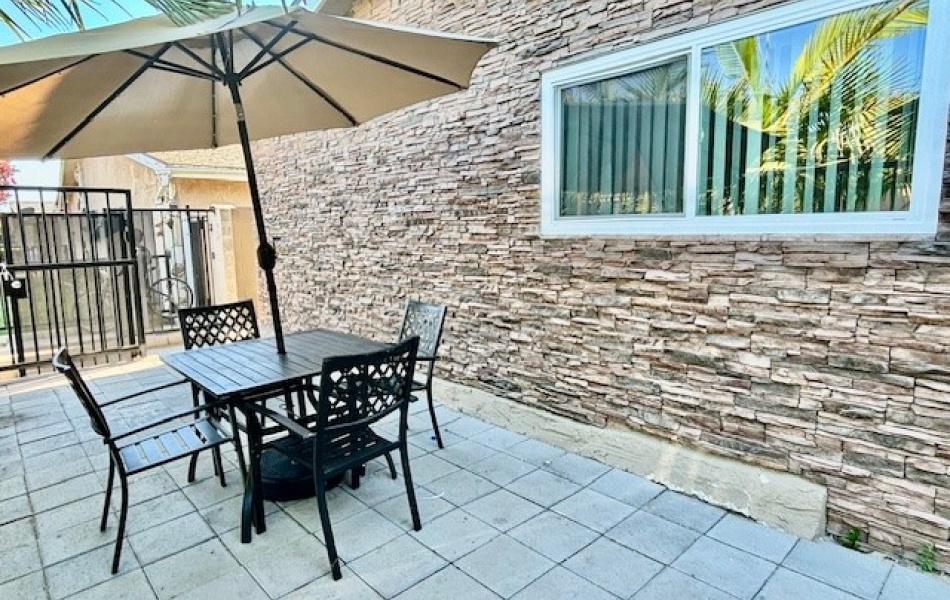 17381 Jacquelyn Lane, Huntington Beach, CA 92647, 2 Bedrooms Bedrooms, ,1 BathroomBathrooms,Apartment,For Rent,Jacquelyn Lane Courtyard,Jacquelyn Lane,1100