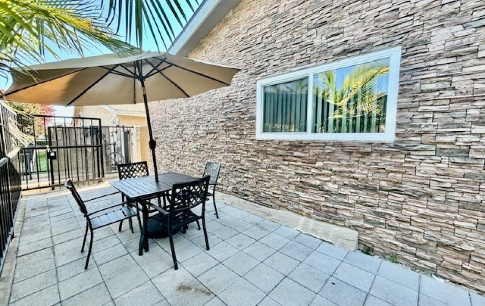 17381 Jacquelyn Lane, Huntington Beach, CA 92647, 2 Bedrooms Bedrooms, ,1 BathroomBathrooms,Apartment,For Rent,Jacquelyn Lane Courtyard,Jacquelyn Lane,1100