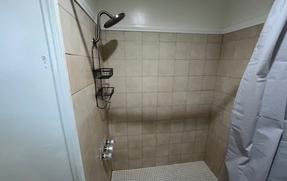 2 bedrooms, 1 bath
