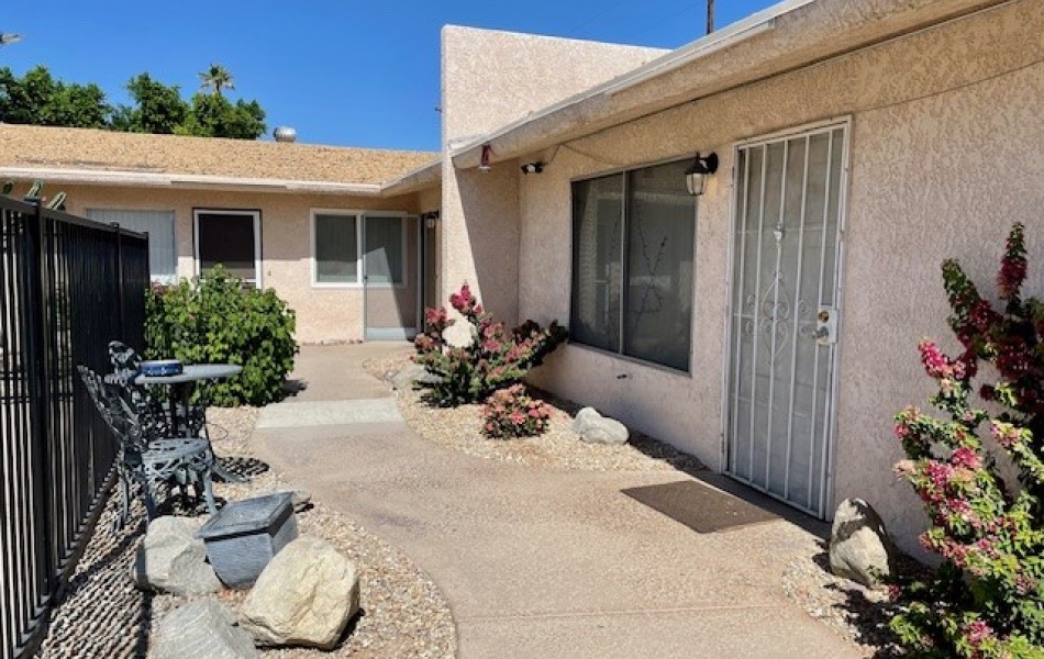 2 bedrooms, 1 bath