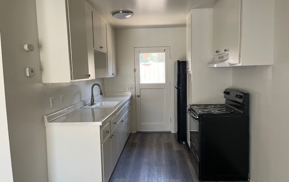 2 bedrooms, 1 bath