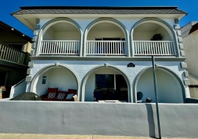 Condominium, 3 bedrooms, 2 bathrooms, Newport Beach,
Garage