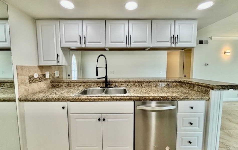 904 W. Balboa, Newport Beach, CA 92663, 4 Bedrooms Bedrooms, ,2 BathroomsBathrooms,Condominium,For Rent,W. Balboa,1137