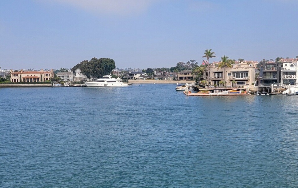 904 W. Balboa, Newport Beach, CA 92663, 4 Bedrooms Bedrooms, ,2 BathroomsBathrooms,Condominium,For Rent,W. Balboa,1137