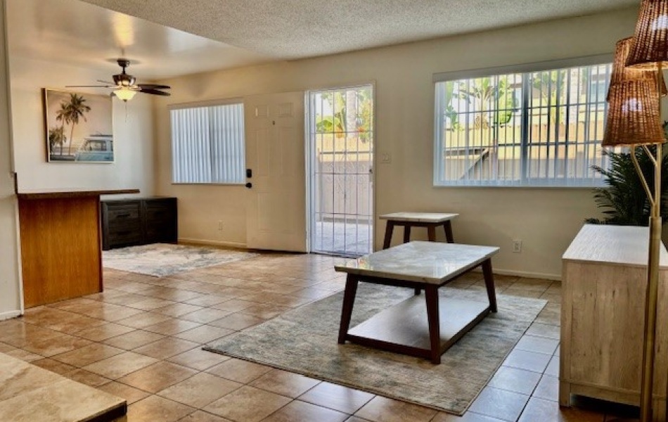 2-bedrooms 1 bath apartment Huntington Beach