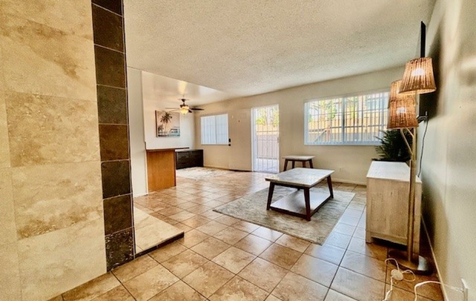 2-bedrooms 1 bath apartment Huntington Beach