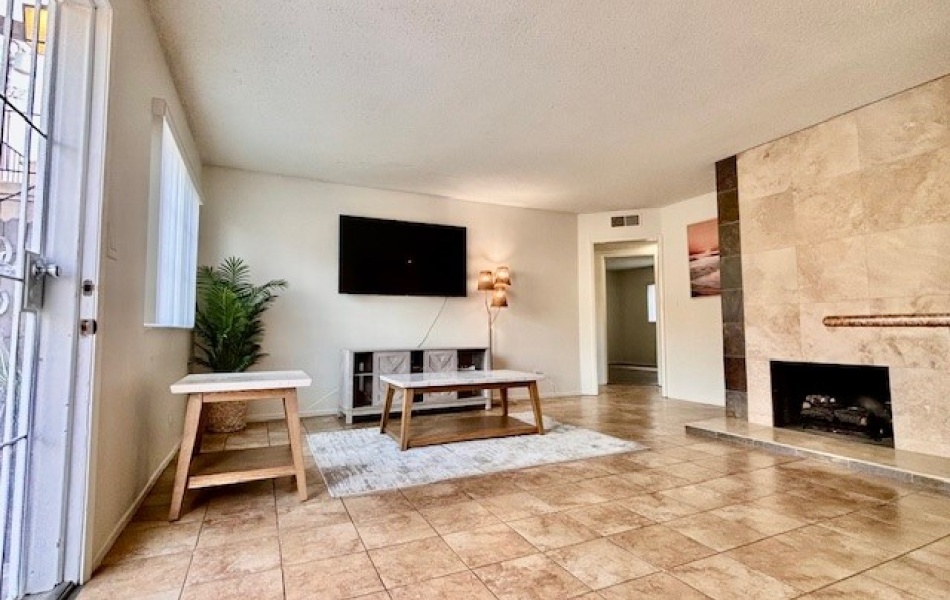 2-bedrooms 1 bath apartment Huntington Beach