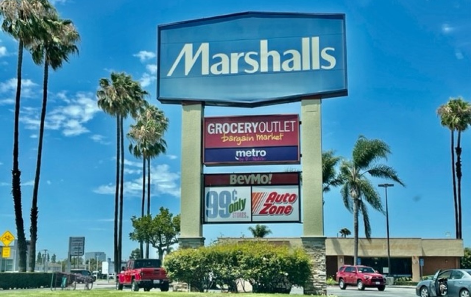 2-bedrooms 1 bath apartment Huntington Beach