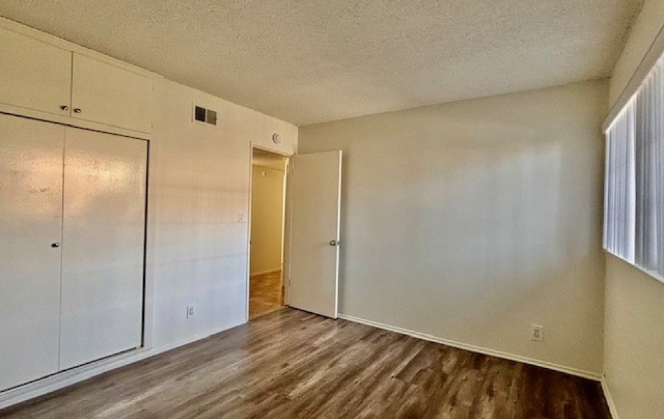 2-bedrooms 1 bath apartment Huntington Beach