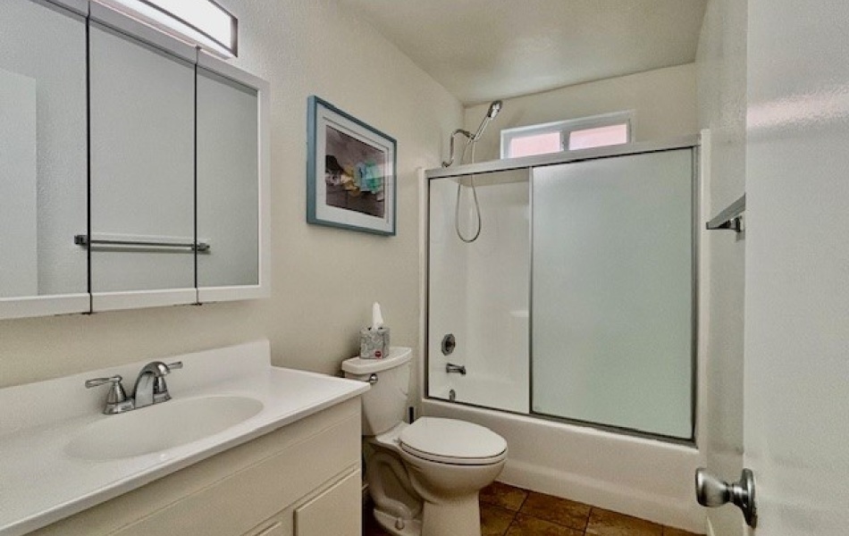 2-bedrooms 1 bath apartment Huntington Beach