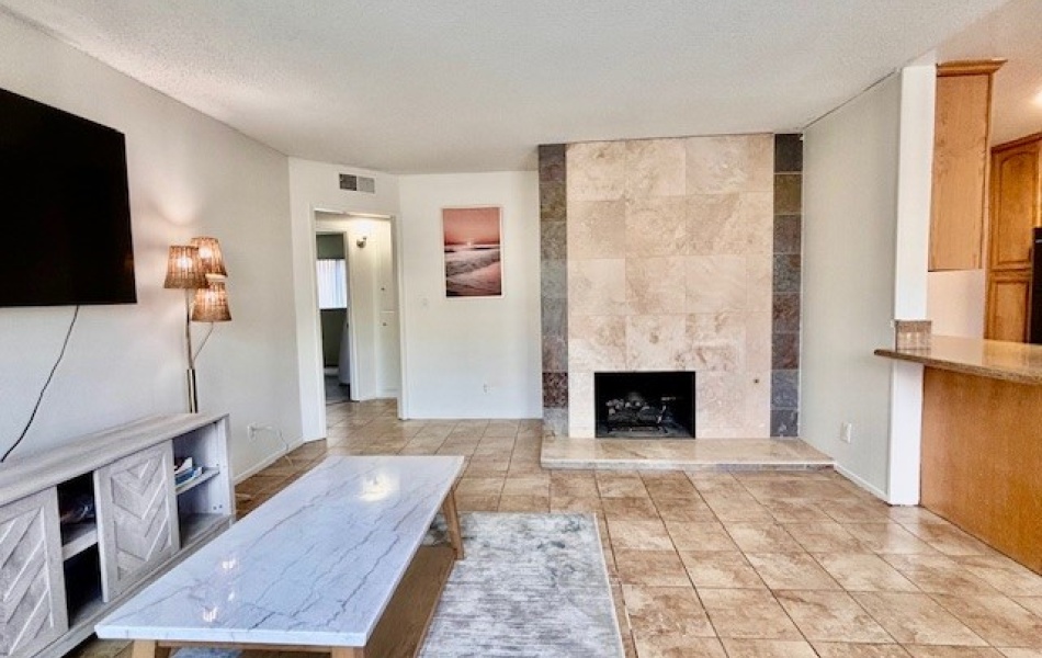 2-bedrooms 1 bath apartment Huntington Beach