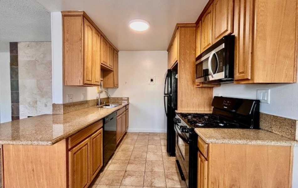 2-bedrooms 1 bath apartment Huntington Beach