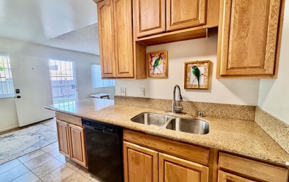 2-bedrooms 1 bath apartment Huntington Beach