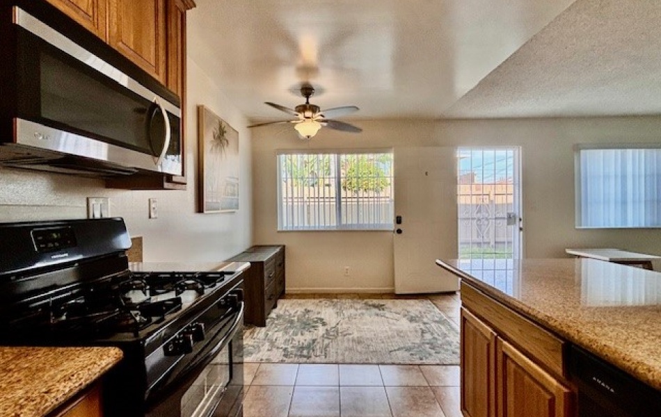 2-bedrooms 1 bath apartment Huntington Beach