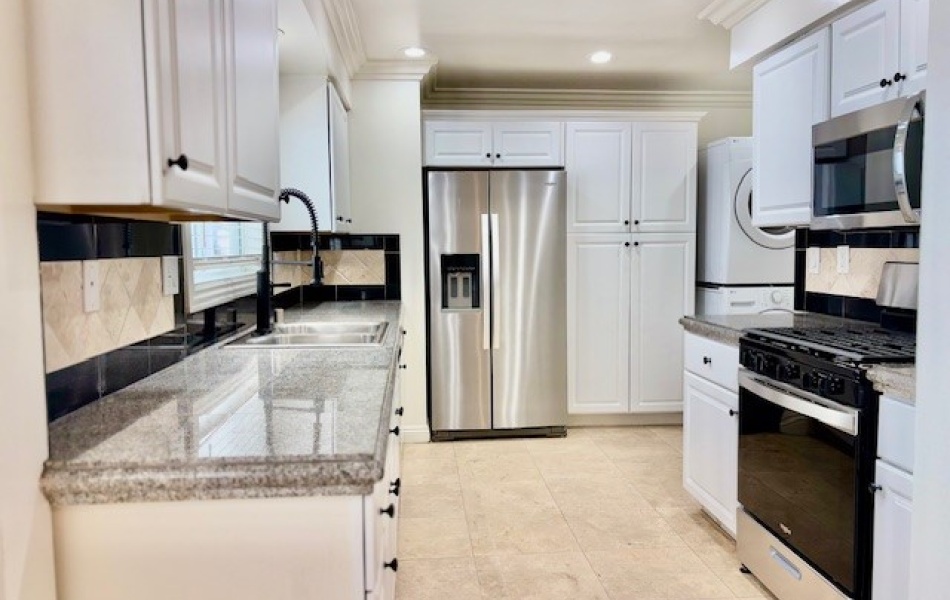 5015 River Avenue, Newport Beach, CA 92663, 4 Bedrooms Bedrooms, ,2.5 BathroomsBathrooms,Condominium,For Rent,River Avenue,1157