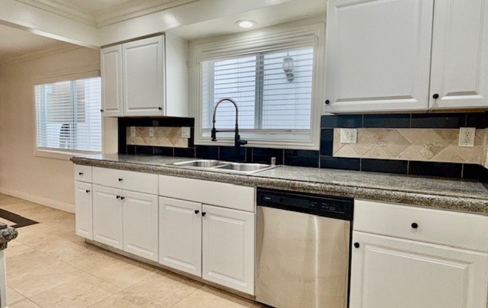 5015 River Avenue, Newport Beach, CA 92663, 4 Bedrooms Bedrooms, ,2.5 BathroomsBathrooms,Condominium,For Rent,River Avenue,1157