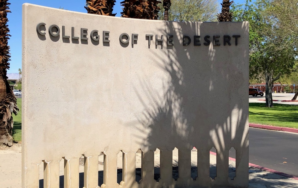 2 bedrooms 1.5 bathrooms, 74443 Driftwood Dr., Palm Desert