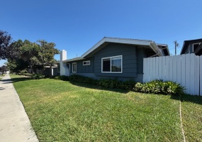 3- bedrooms 2 bathrooms; Huntington Beach; apartments