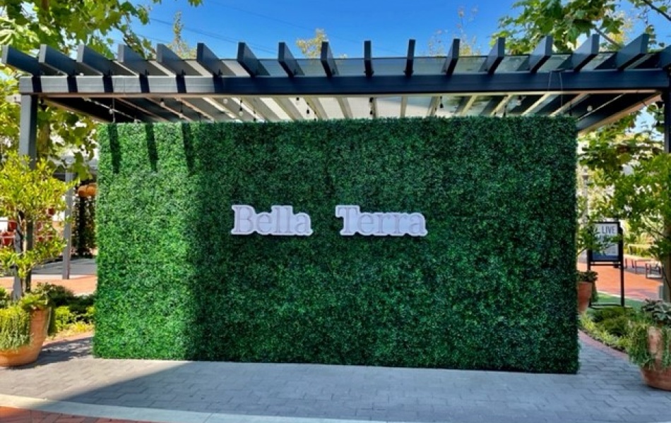 3- bedrooms 2 bathrooms; Huntington Beach; apartments