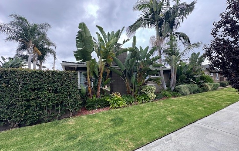 3- bedrooms 2 bathrooms; Huntington Beach; apartments