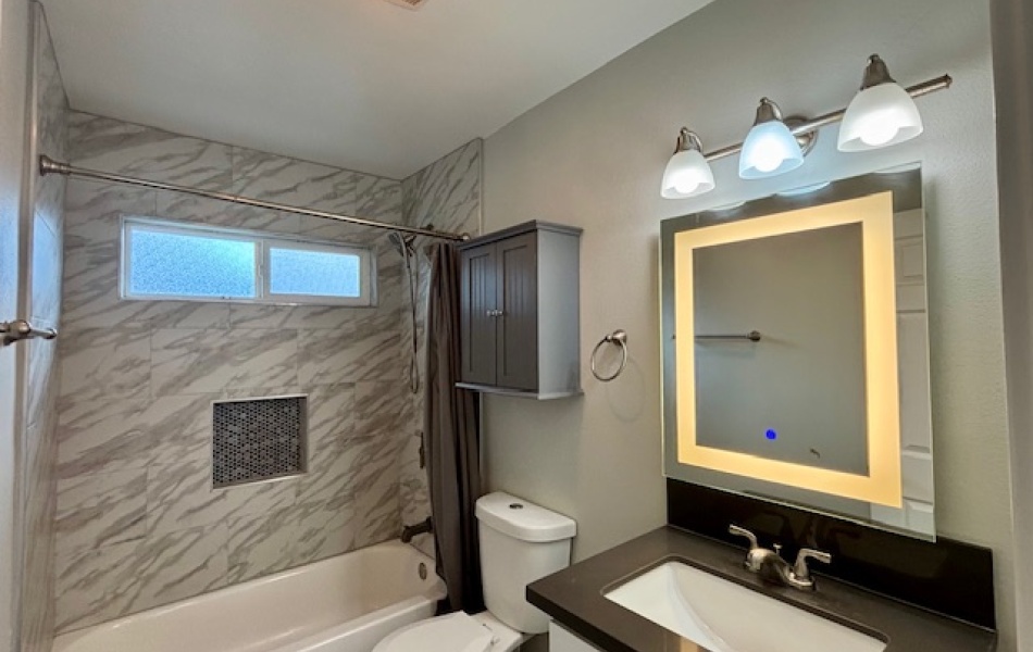 3- bedrooms 2 bathrooms; Huntington Beach; apartments