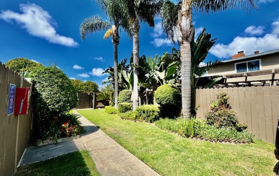 3- bedrooms 2 bathrooms; Huntington Beach; apartments