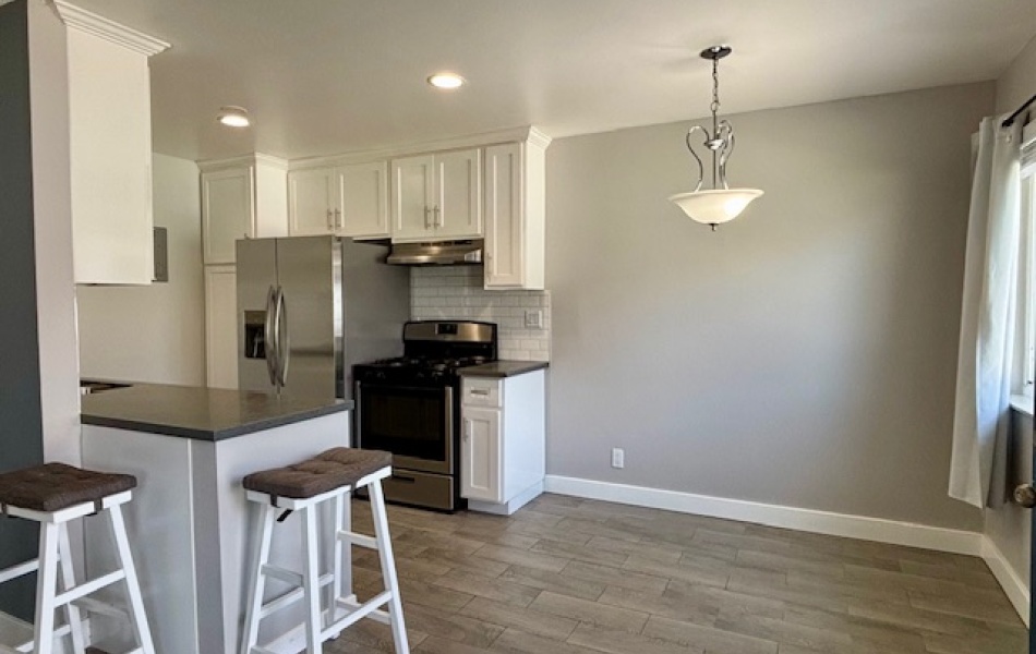 3- bedrooms 2 bathrooms; Huntington Beach; apartments