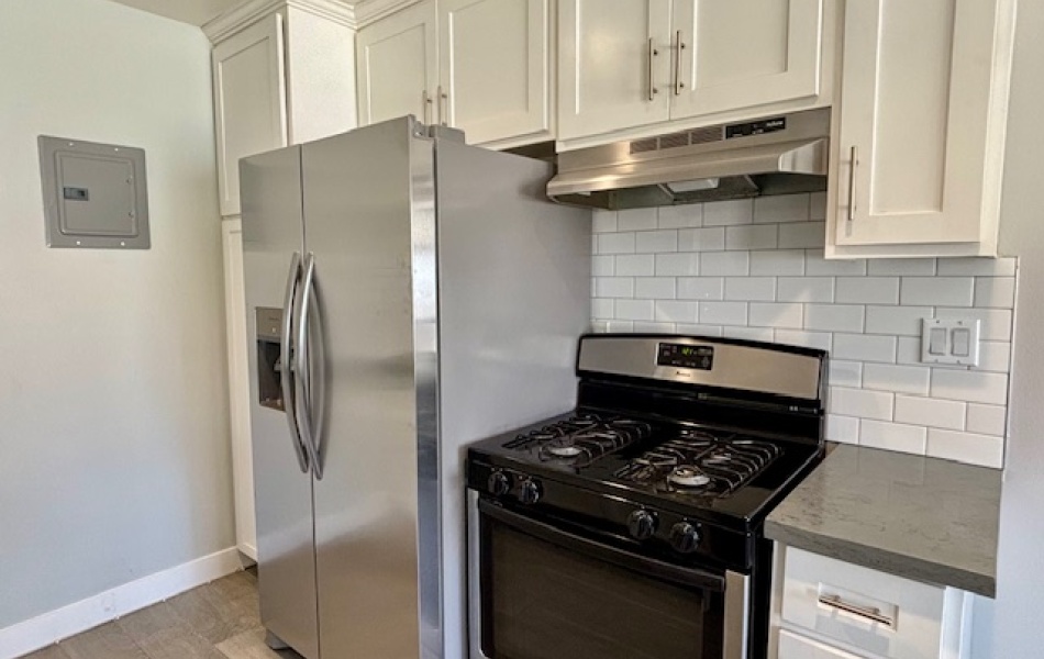 3- bedrooms 2 bathrooms; Huntington Beach; apartments