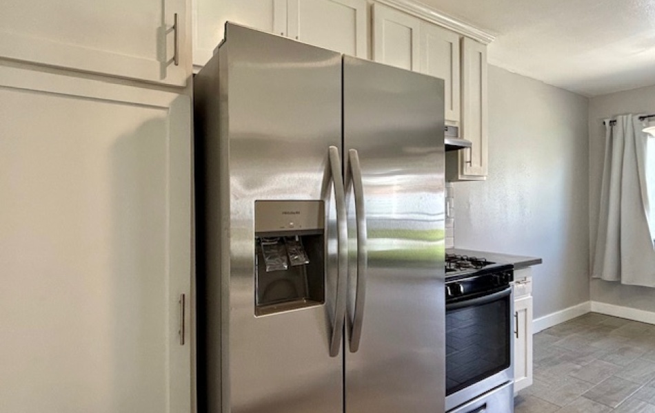 3- bedrooms 2 bathrooms; Huntington Beach; apartments