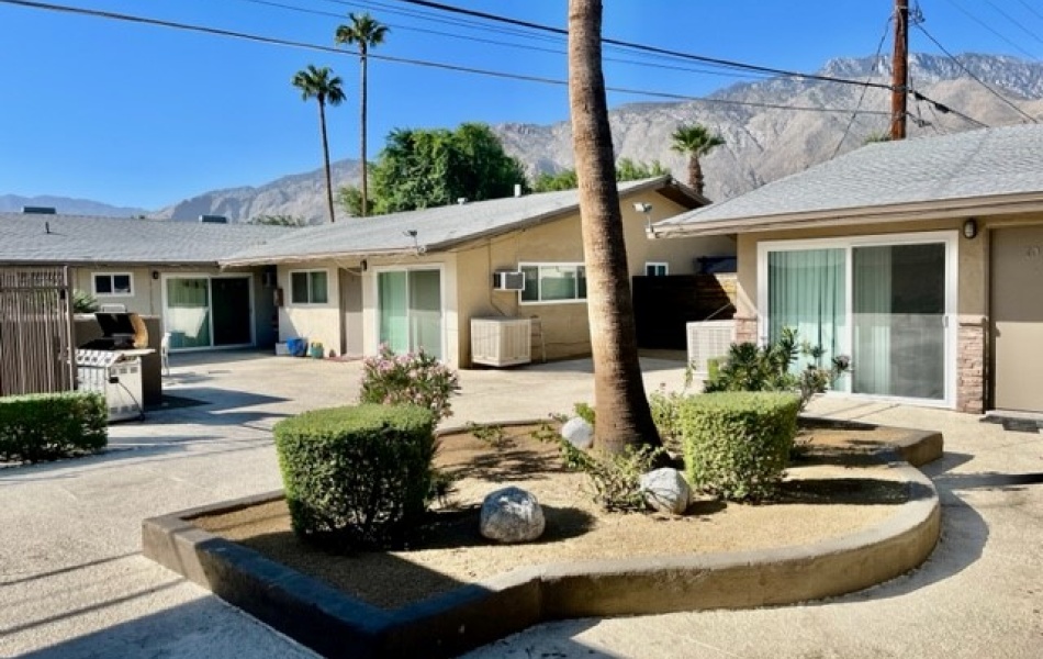 685 Vista Chino, Palm Springs, CA 92262, 3 Bedrooms Bedrooms, ,2 BathroomsBathrooms,Apartment,For Rent,Vista Chino,1177