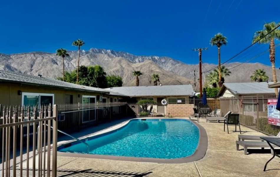 685 Vista Chino, Palm Springs, CA 92262, 3 Bedrooms Bedrooms, ,2 BathroomsBathrooms,Apartment,For Rent,Vista Chino,1177