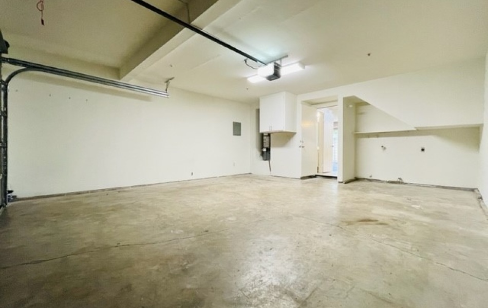 17181 Elm Lane, Huntington Beach, CA 92647, 3 Bedrooms Bedrooms, ,2 BathroomsBathrooms,Townhouse,For Rent,Elm Lane,1180