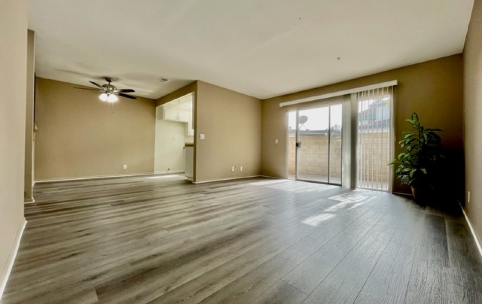 17181 Elm Lane, Huntington Beach, CA 92647, 3 Bedrooms Bedrooms, ,2 BathroomsBathrooms,Townhouse,For Rent,Elm Lane,1180