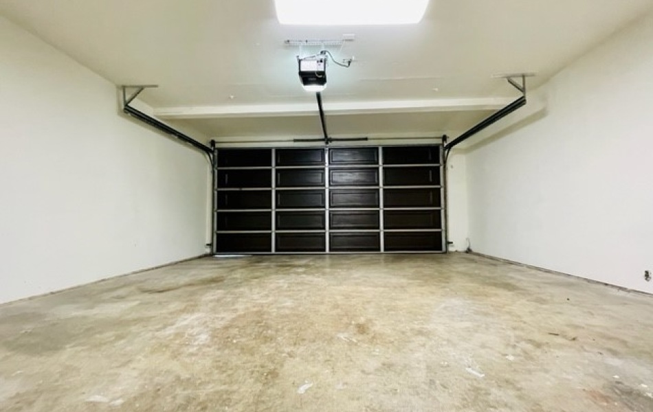 17181 Elm Lane, Huntington Beach, CA 92647, 3 Bedrooms Bedrooms, ,2 BathroomsBathrooms,Townhouse,For Rent,Elm Lane,1180