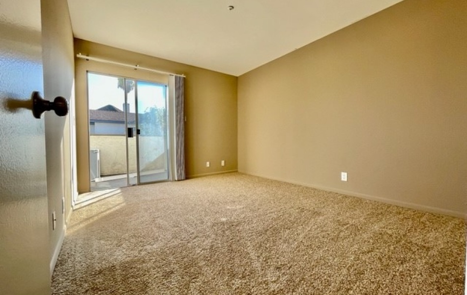 17181 Elm Lane, Huntington Beach, CA 92647, 3 Bedrooms Bedrooms, ,2 BathroomsBathrooms,Townhouse,For Rent,Elm Lane,1180