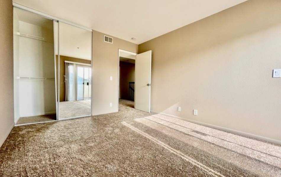 17181 Elm Lane, Huntington Beach, CA 92647, 3 Bedrooms Bedrooms, ,2 BathroomsBathrooms,Townhouse,For Rent,Elm Lane,1180