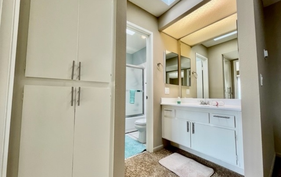 17181 Elm Lane, Huntington Beach, CA 92647, 3 Bedrooms Bedrooms, ,2 BathroomsBathrooms,Townhouse,For Rent,Elm Lane,1180