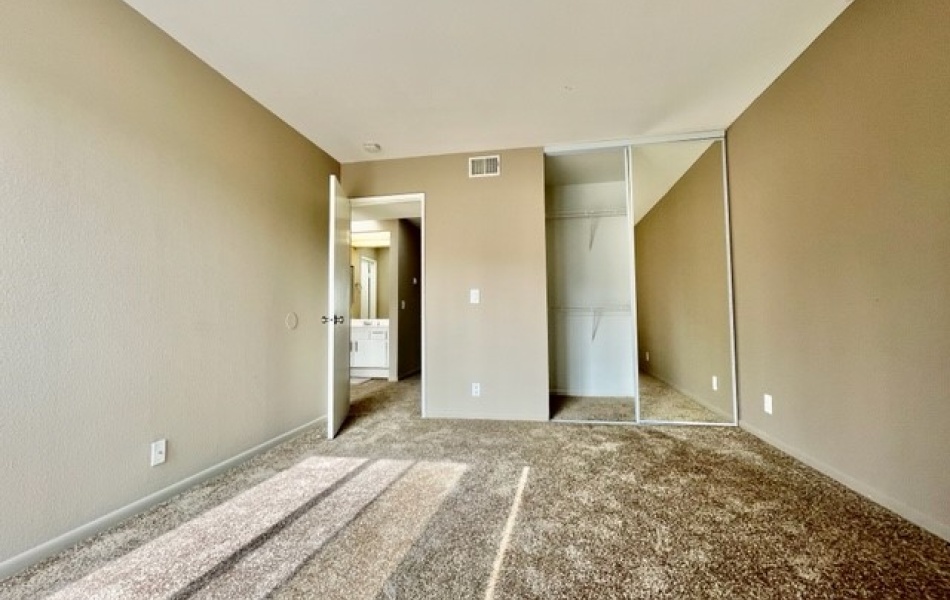 17181 Elm Lane, Huntington Beach, CA 92647, 3 Bedrooms Bedrooms, ,2 BathroomsBathrooms,Townhouse,For Rent,Elm Lane,1180