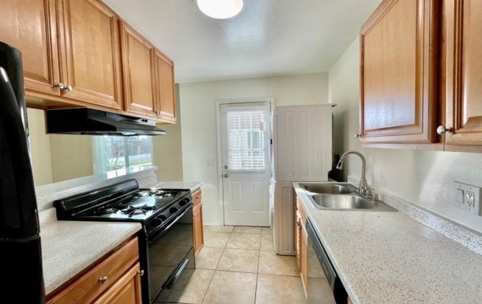 2964 Peppertree Lane, Costa Mesa, CA 92626, 2 Bedrooms Bedrooms, ,1 BathroomBathrooms,Apartment,For Rent,Peppertree Lane,1015