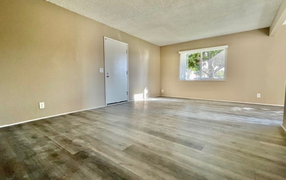 2964 Peppertree Lane, Costa Mesa, CA 92626, 2 Bedrooms Bedrooms, ,1 BathroomBathrooms,Apartment,For Rent,Peppertree Lane,1015