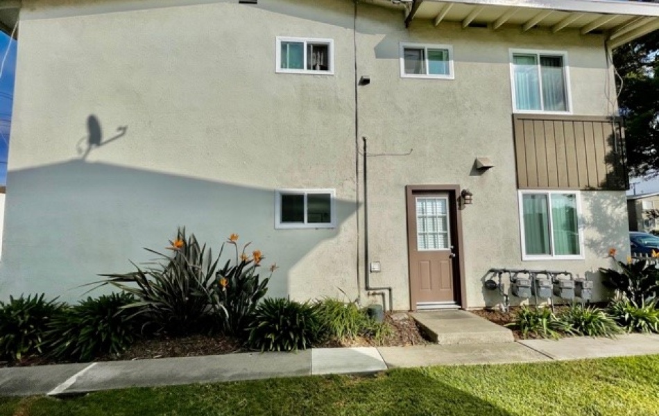 2964 Peppertree Lane, Costa Mesa, CA 92626, 2 Bedrooms Bedrooms, ,1 BathroomBathrooms,Apartment,For Rent,Peppertree Lane,1015