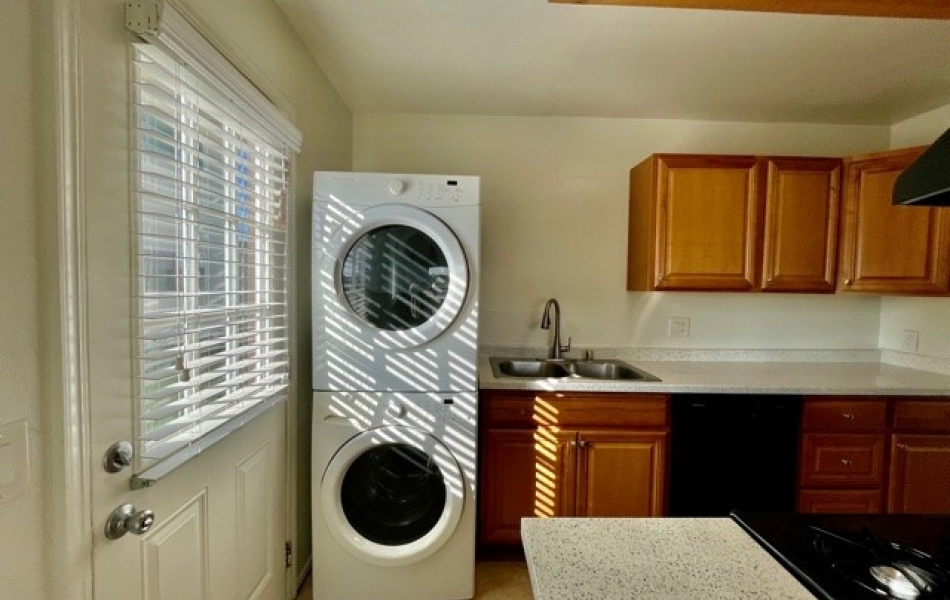 2964 Peppertree Lane, Costa Mesa, CA 92626, 2 Bedrooms Bedrooms, ,1 BathroomBathrooms,Apartment,For Rent,Peppertree Lane,1015