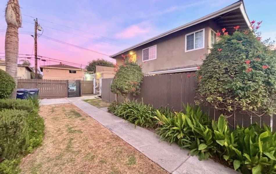 17102 Emerald Lane, Huntington Beach, CA 92647, 3 Bedrooms Bedrooms, ,2 BathroomsBathrooms,Apartment,For Rent, Emerald Lane,1182