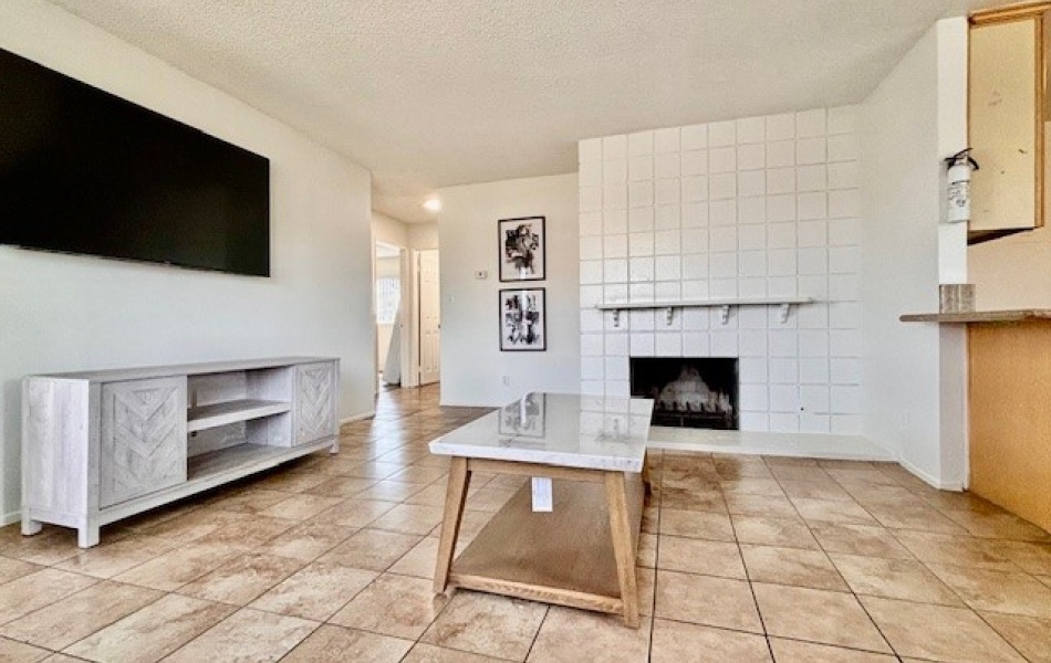 17102 Emerald Lane, Huntington Beach, CA 92647, 3 Bedrooms Bedrooms, ,2 BathroomsBathrooms,Apartment,For Rent, Emerald Lane,1182