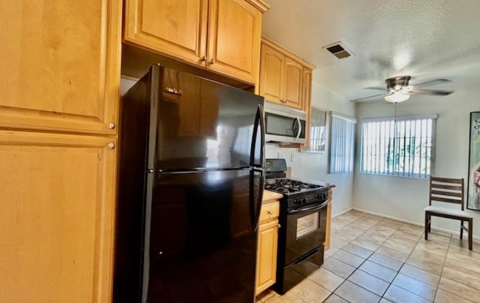 17102 Emerald Lane, Huntington Beach, CA 92647, 3 Bedrooms Bedrooms, ,2 BathroomsBathrooms,Apartment,For Rent, Emerald Lane,1182