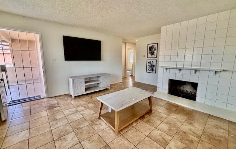 17102 Emerald Lane, Huntington Beach, CA 92647, 3 Bedrooms Bedrooms, ,2 BathroomsBathrooms,Apartment,For Rent, Emerald Lane,1182