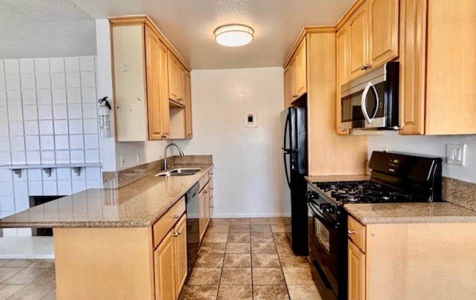 17102 Emerald Lane, Huntington Beach, CA 92647, 3 Bedrooms Bedrooms, ,2 BathroomsBathrooms,Apartment,For Rent, Emerald Lane,1182