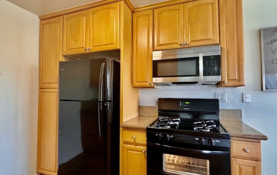 17102 Emerald Lane, Huntington Beach, CA 92647, 3 Bedrooms Bedrooms, ,2 BathroomsBathrooms,Apartment,For Rent, Emerald Lane,1182